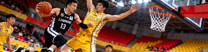 CBA总决赛辽宁本钢与浙江广厦的比赛，郭艾伦突破上篮