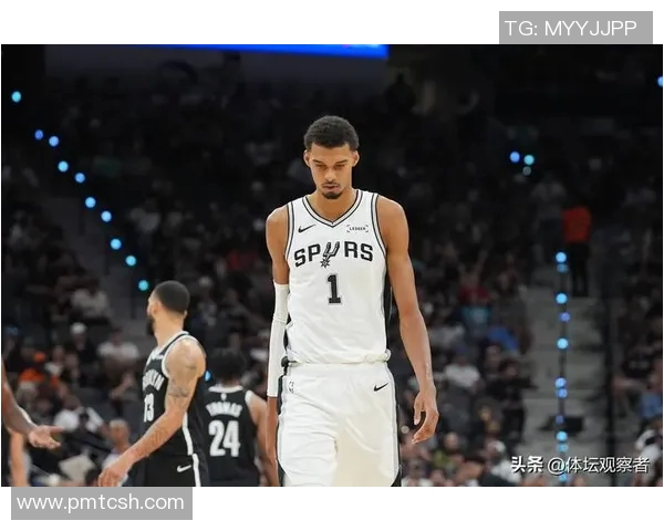 圣安东尼奥马刺五连胜遭太阳终结，文班亚马状态低迷布克28+13率队取胜